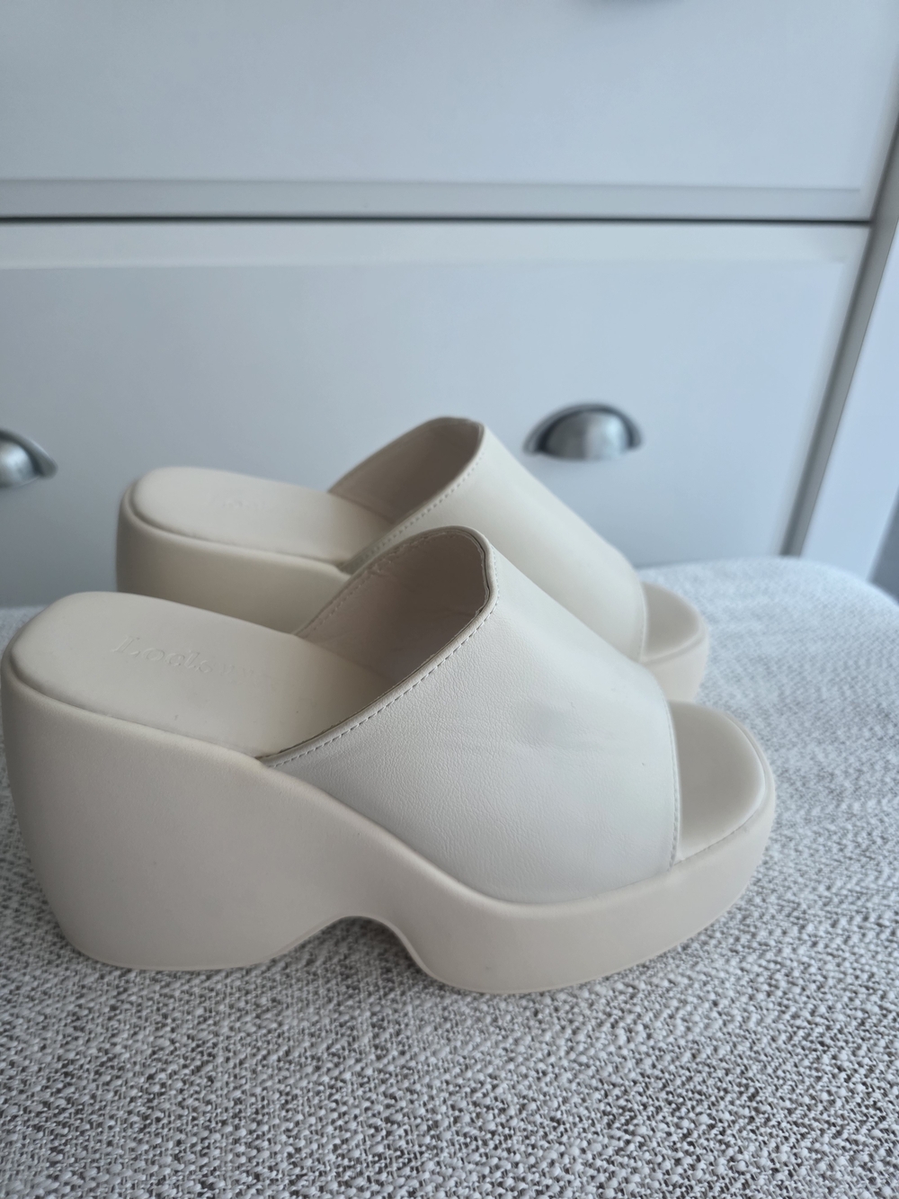 Platform Slide Wedge Sandals - Cream Size 38. But it's  smaller Like size  7.